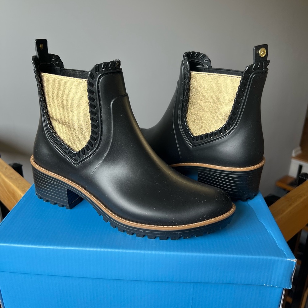 Women’s Jack Rogers rain boots black-gold booties Sz 6 NIB